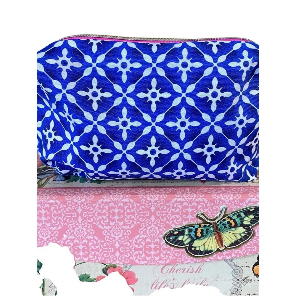 Estee Lauder NWT Cosmetics Bag Floral Print Zip Closure Travel Compact Roomy
